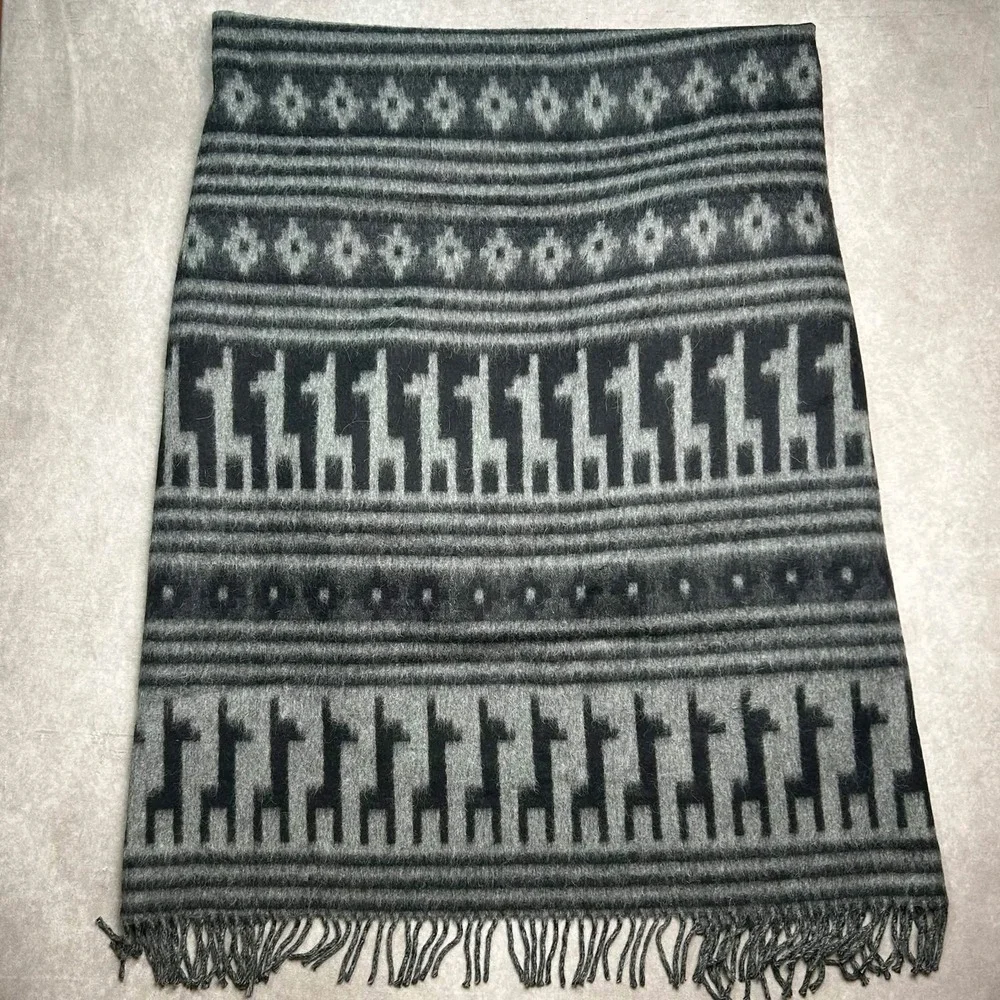 Tumi Alpaca Wool Blend Llama Geometric Fringed Throw Blanket Grey Reversible